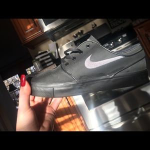 All black Janowski's